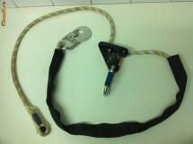 PETZL GRILLON , curea de ancorare pentru constructii cu clicet si siguranta . foto