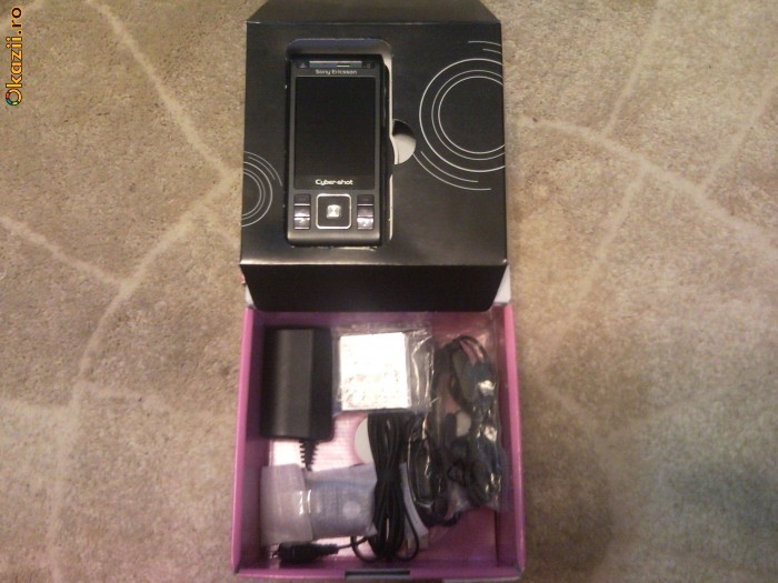 Sony Ericsson C905 foto mare