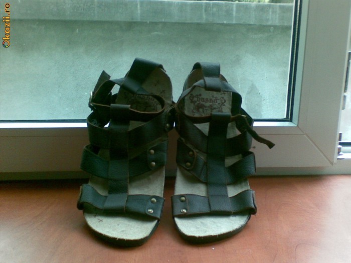 Sandale stil roman super tari.Vara 2012. foto mare