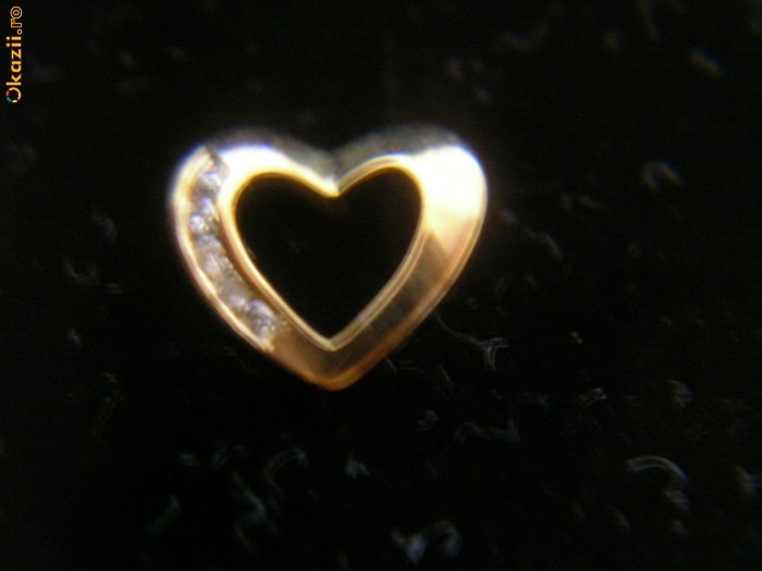Cercei din aur in forma de inimioara, cu diamante naturale 0,10 ct, finuti foto mare