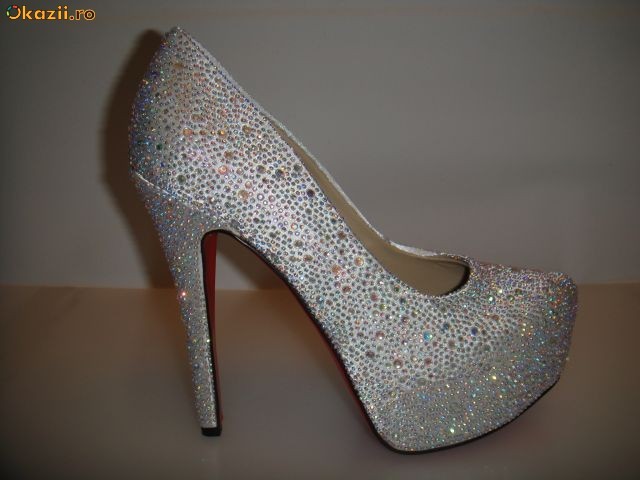 PANTOFI  CHRISTIAN  LOUBOUTIN  CRYSTAL foto mare