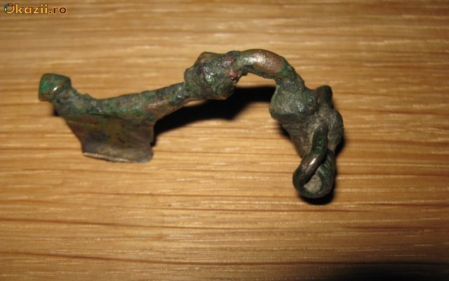 Fibula romana de bronz sec I-III DH foto mare