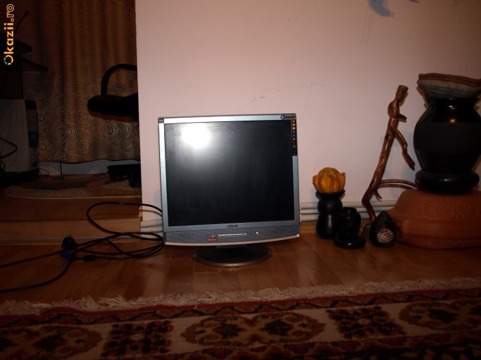 Monitor LCD Asus MB17 foto mare