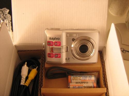 CAMERA FOTO SANYO, noua, in cutie foto mare